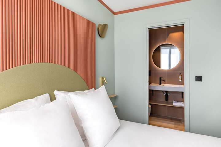 Room 12 of 32