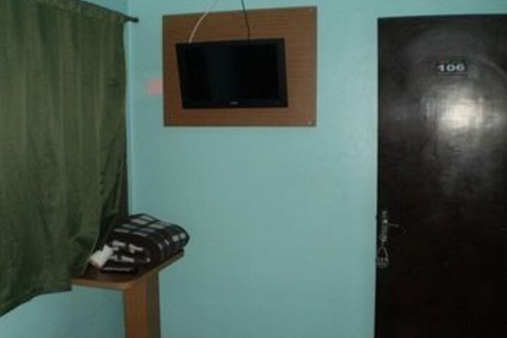 Room 8 of 15