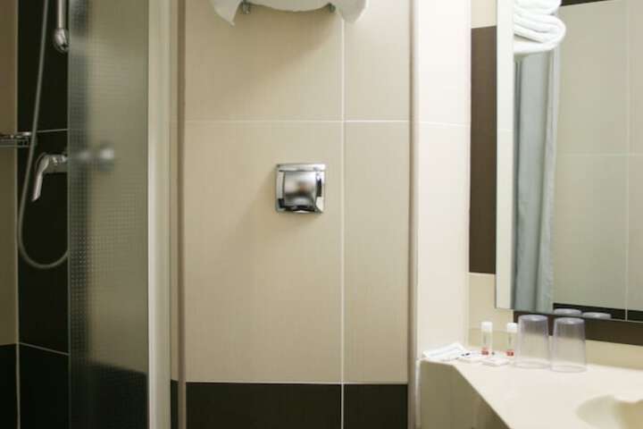 Room 25 of 62