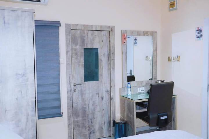 Room 12 of 25