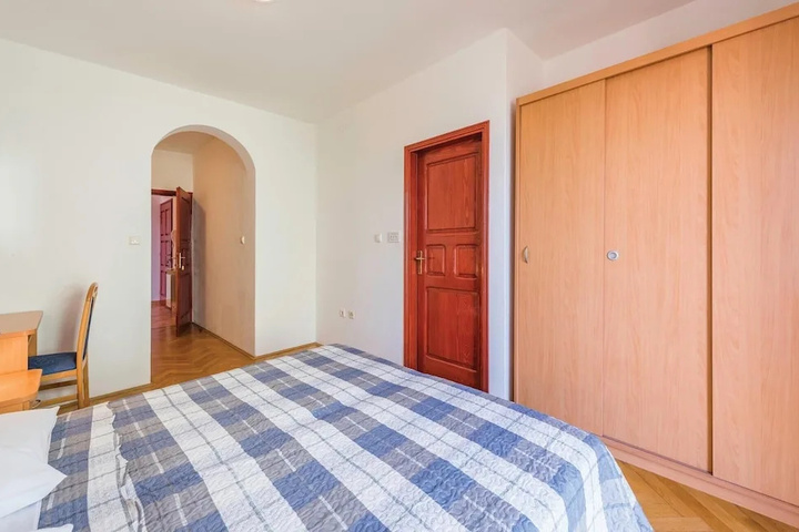 Room 5 of 19