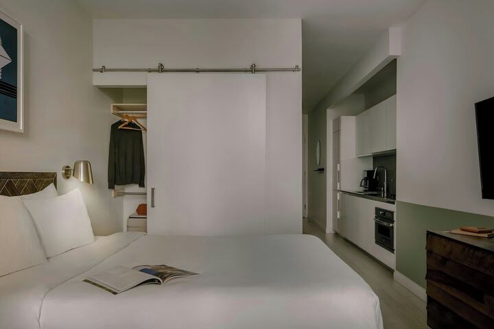 Room 49 of 104