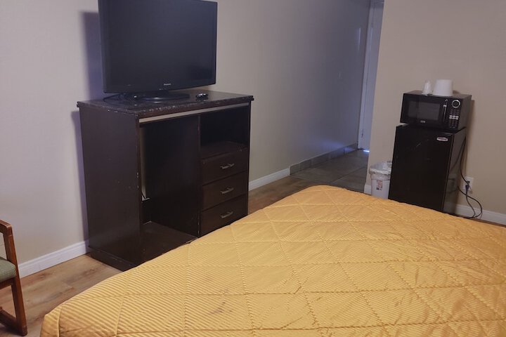 Room 9 of 13