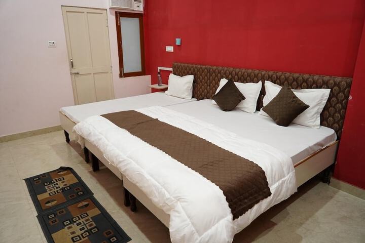 Room 5 of 14