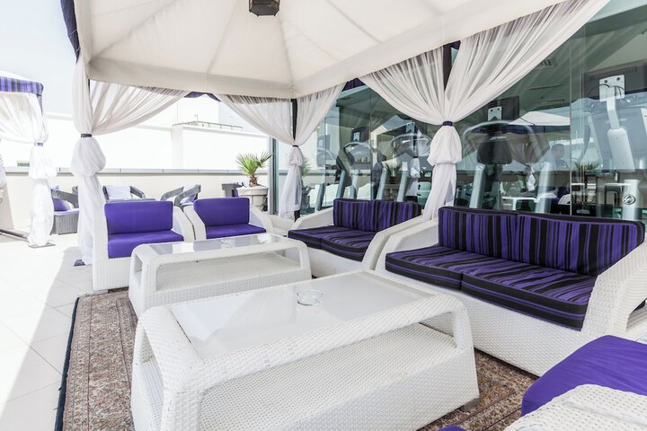 Lounge 174 of 211