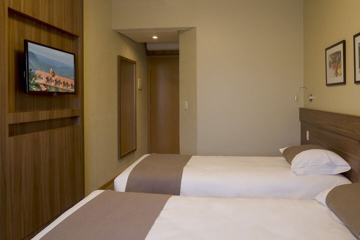 Room 6 of 42