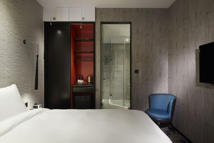 Room 8 of 61