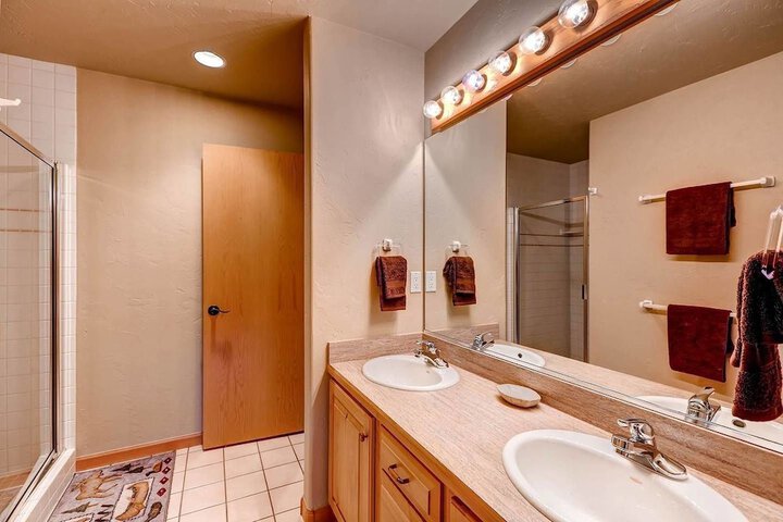 Room 10 of 18