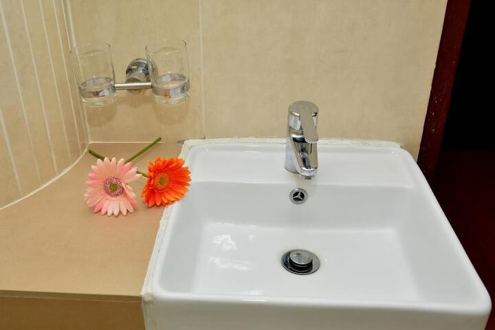 Room 15 of 28