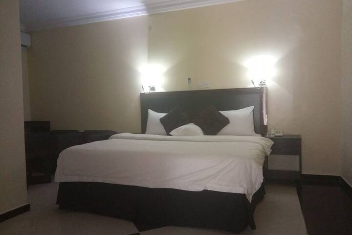 Room 6 of 38