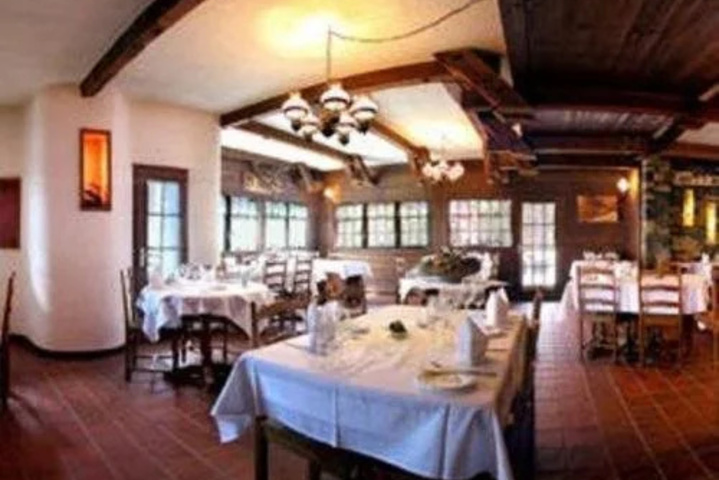 Dining 2 of 5