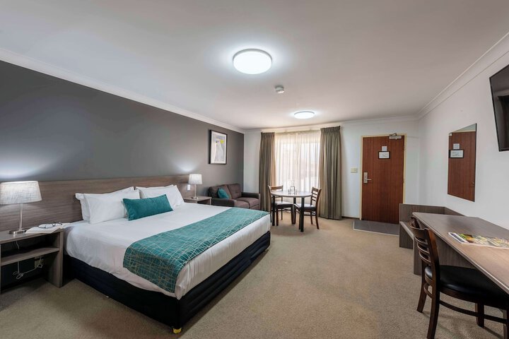 Room 28 of 74