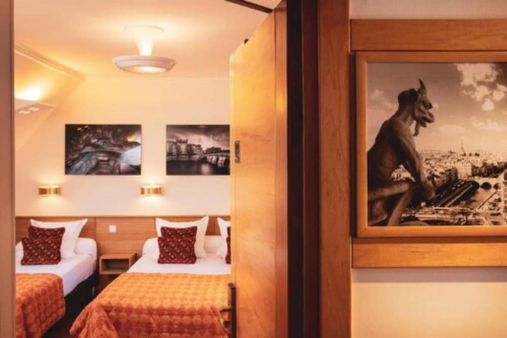 Room 27 of 61