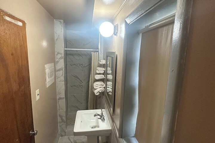 Room 7 of 13