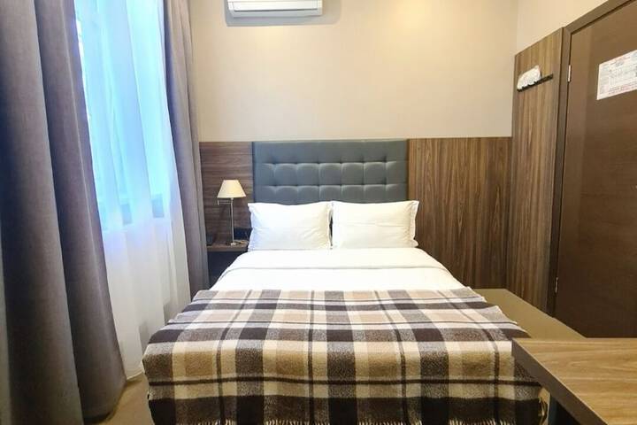 Room 12 of 37