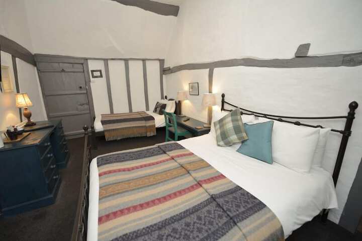 Room 15 of 33