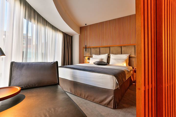 Room 5 of 78