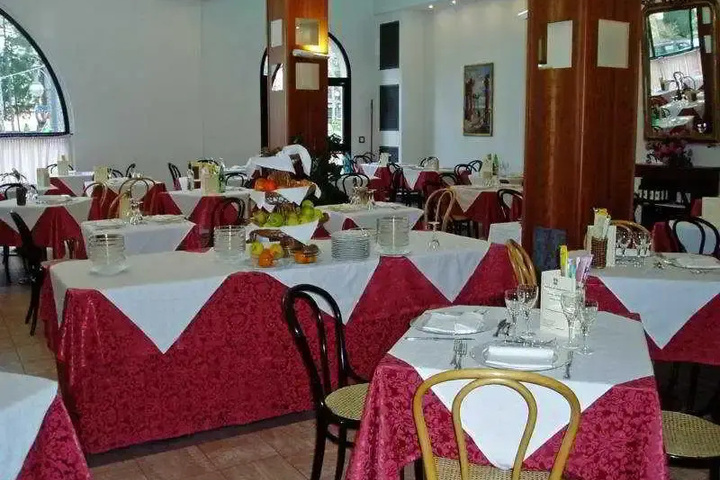 Salus Hotel