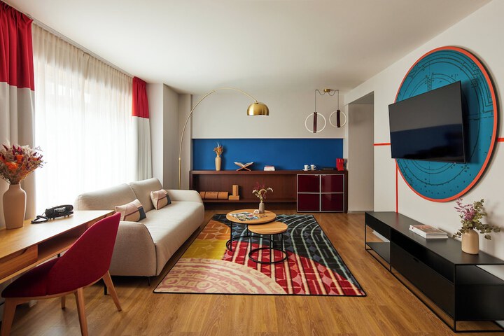 Room 25 of 96