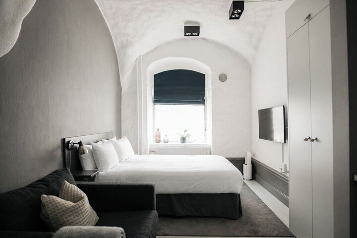 Room 10 of 108