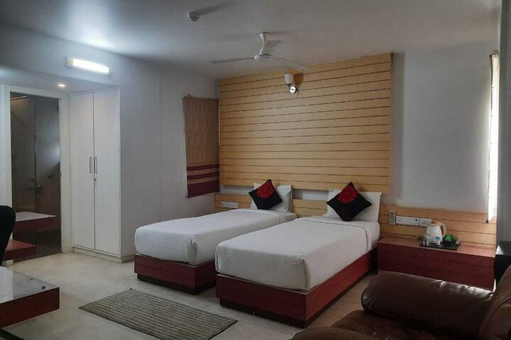 Room 7 of 12
