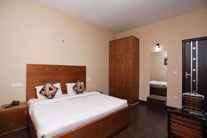 Room 6 of 14