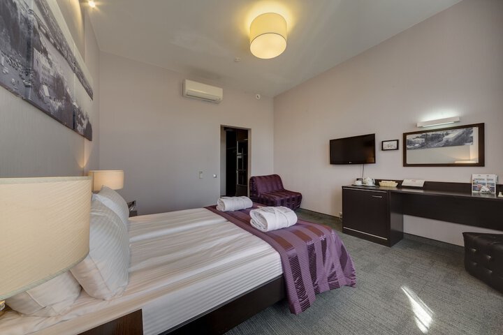 Room 14 of 65