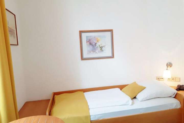 Room 4 of 41