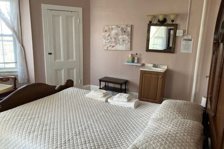 Room 27 of 53