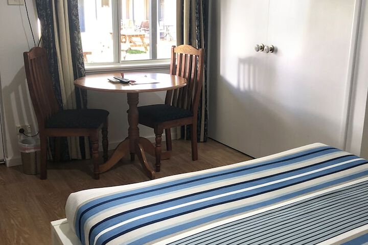 Room 27 of 65