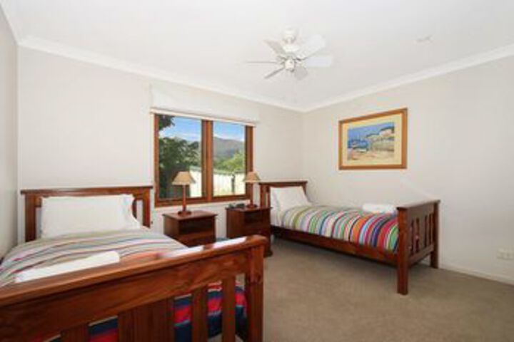 Room 8 of 16