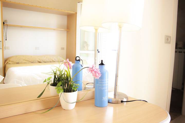 Room 8 of 102