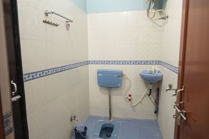 Room 10 of 14