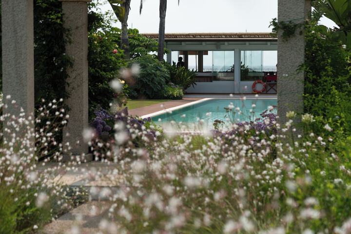 Hotel Exterior 55 of 64