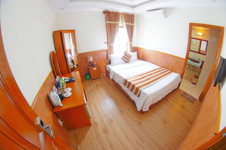 Room 16 of 77