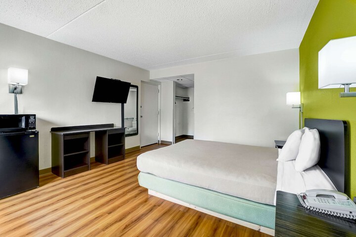 1 Queen Bed | Mobility Accessible Tub Micfridg (1 of 10)