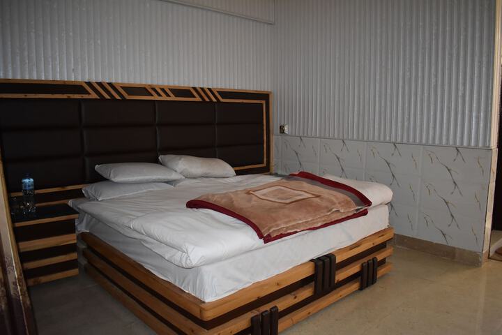 Room 3 of 6