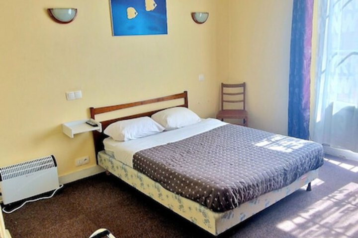 Room 18 of 25