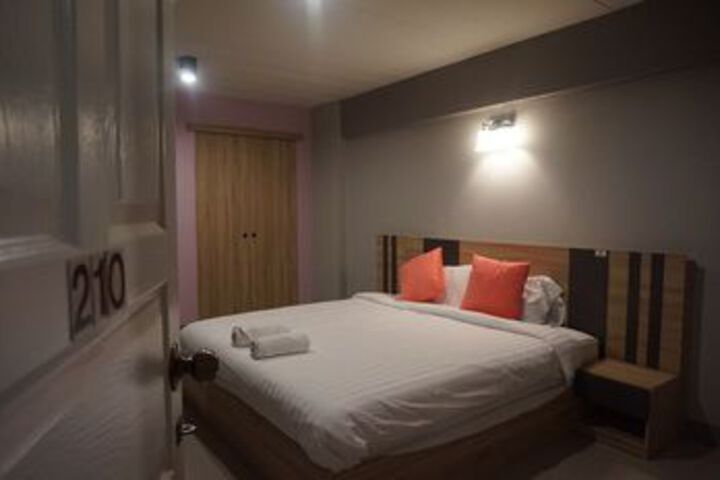 Room 11 of 40