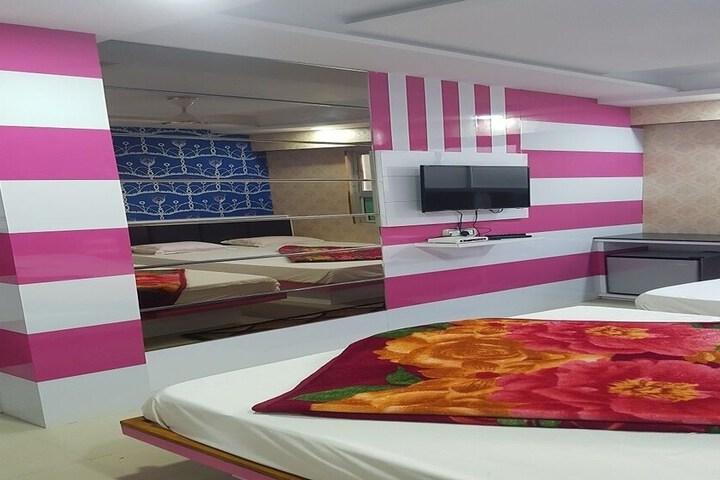 Room 6 of 27