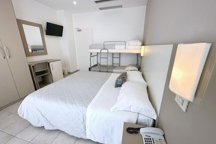 Room 25 of 121