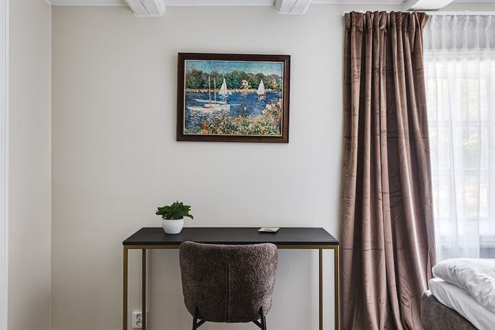 Room 49 of 89