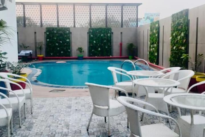 Pool 13 of 22