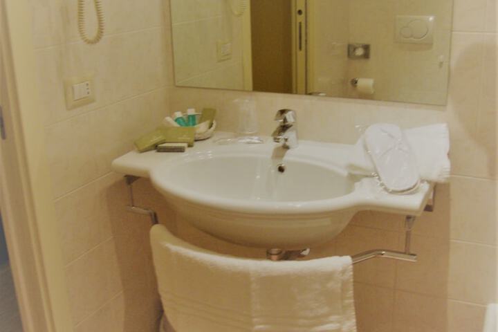 Room 21 of 45