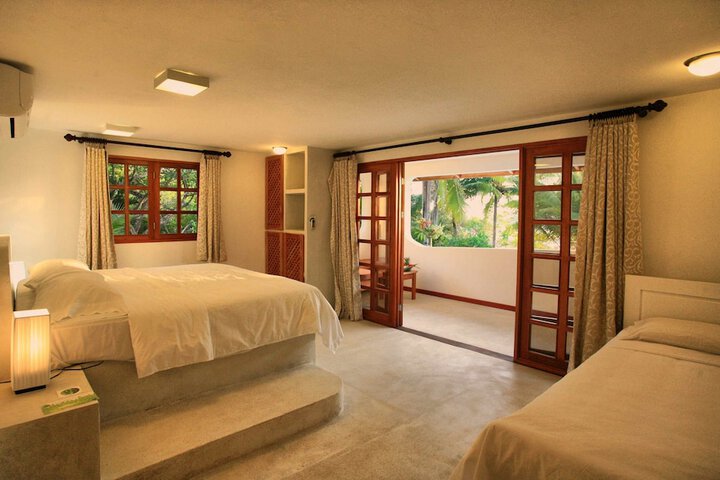 Room 3 of 102