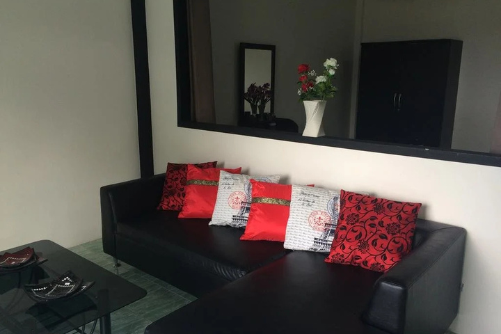 Room 2 of 10