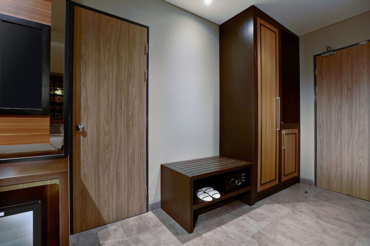 Room 5 of 50
