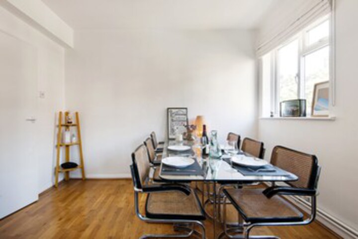 Room 14 of 25