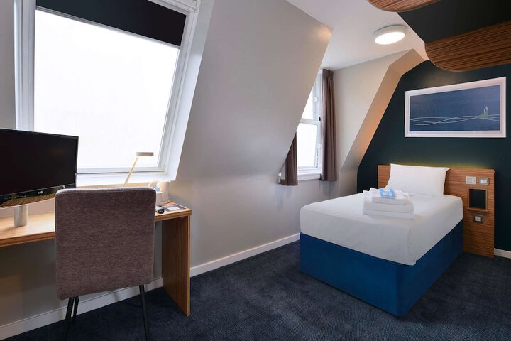 Room 6 of 21