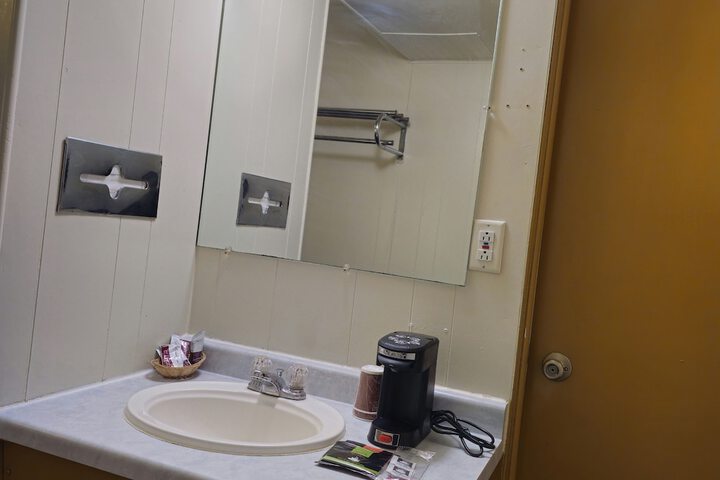 Standard Room, King or Two Doubles (10 of 17)